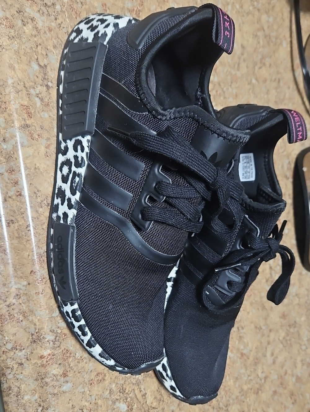 Adidas Black Woman Sneakers with Leopard-Print Midsole and Pink Heel Tab